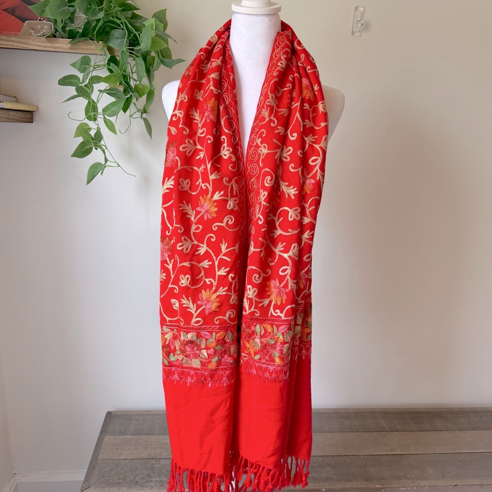 Red Wrap - Picture 3 of 4